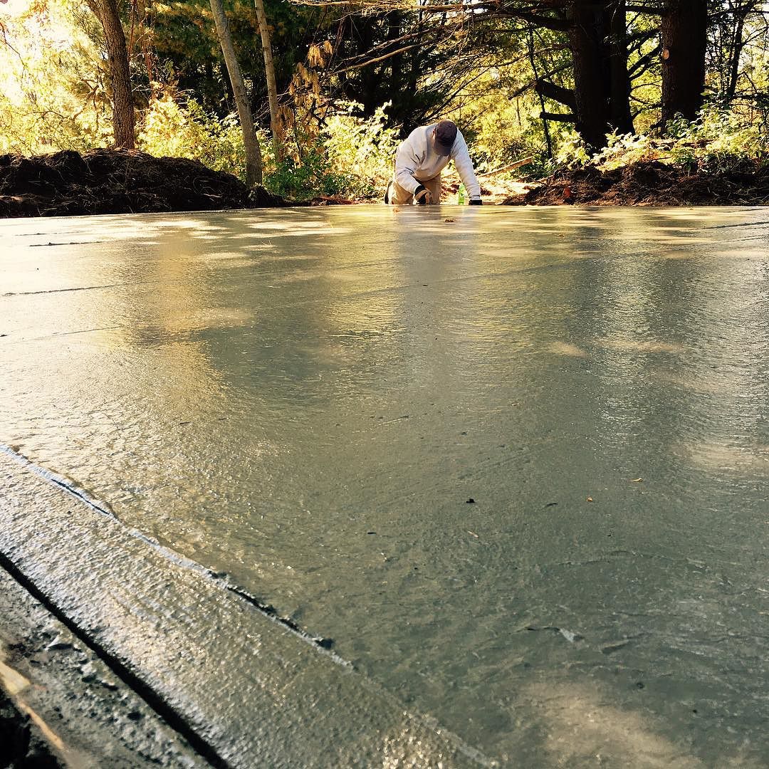 Laying concrete